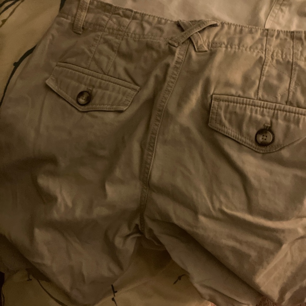 Woman’s kaki shorts